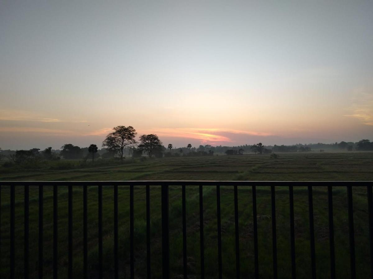 Ehala Family Rest Hotel Anuradhapura Bagian luar foto
